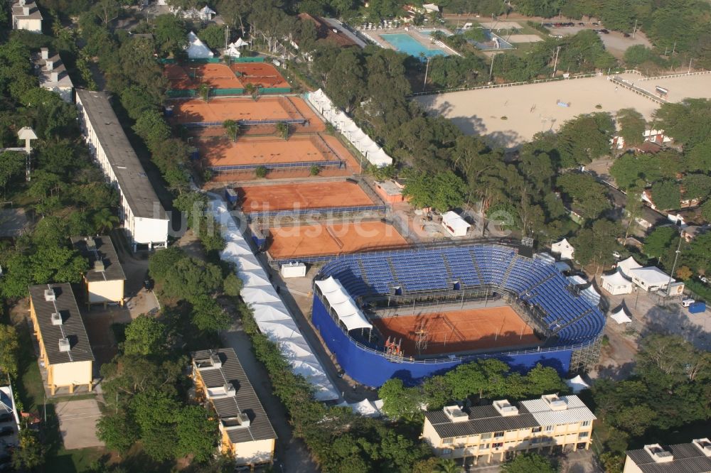 Rio de Janeiro aus der Vogelperspektive: Sportstätte der Tennis Wettkämpfe anlässlich der 15. Pan-Amerikanischen Spiele 2007 in Rio de Janeiro in Brasilien.