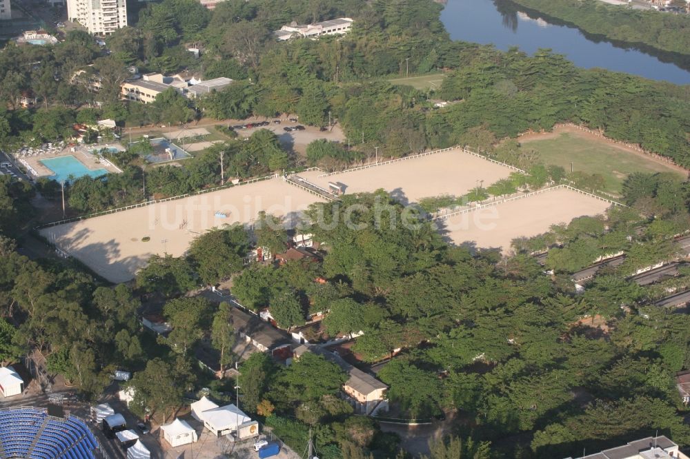 Rio de Janeiro aus der Vogelperspektive: Sportstätte der Tennis Wettkämpfe anlässlich der 15. Pan-Amerikanischen Spiele 2007 in Rio de Janeiro in Brasilien.