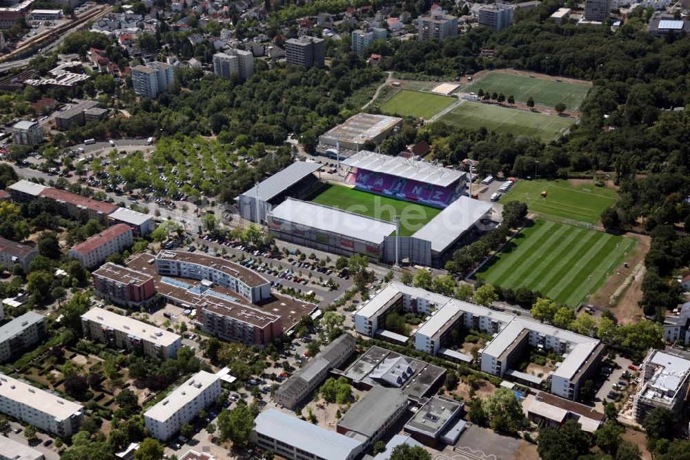 Mainz von oben - Sportstätten-Gelände der Arena des Bruchwegstadions in Mainz im Bundesland Rheinland-Pfalz