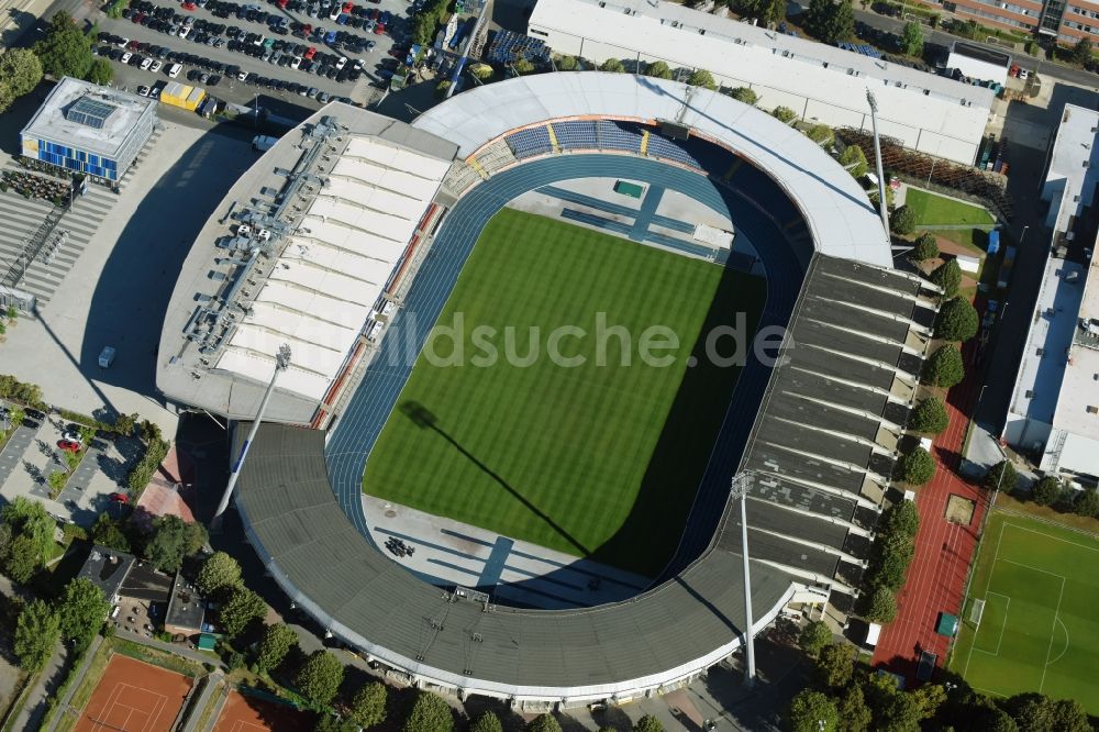 Braunschweig aus der Vogelperspektive: Sportstätten-Gelände der Arena des Eintracht- Stadion in Braunschweig im Bundesland Niedersachsen