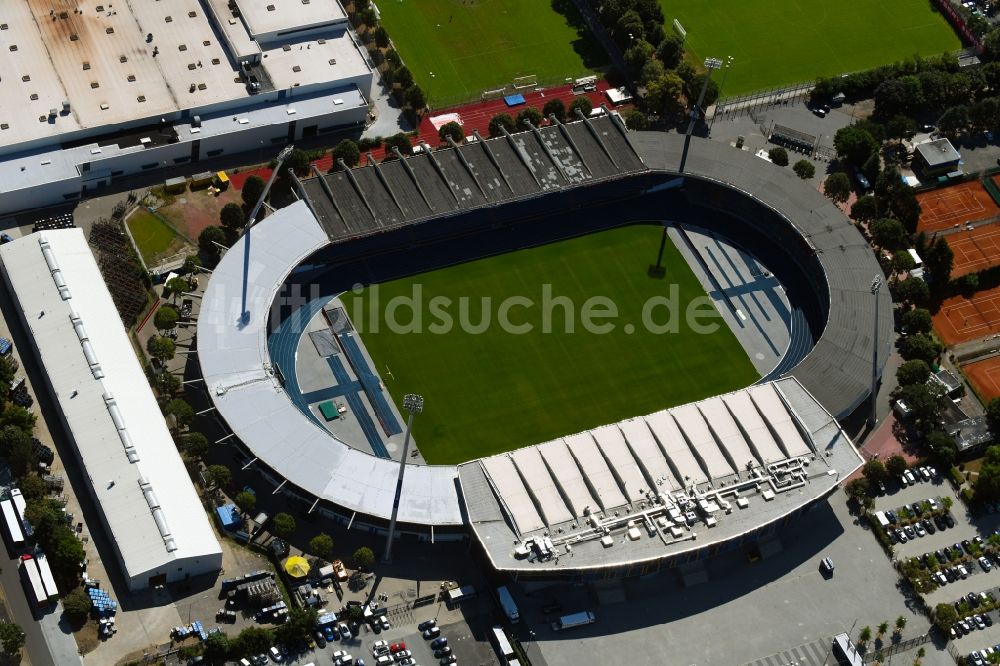 Luftaufnahme Braunschweig - Sportstätten-Gelände der Arena des Eintracht- Stadion in Braunschweig im Bundesland Niedersachsen