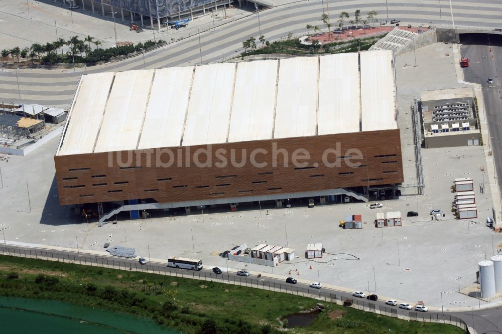 Rio de Janeiro von oben - Sportstätten-Gelände der Arena Future Arena im Olympiapark Parque Olímpico da Barra Av. Embaixador Abelardo in Rio de Janeiro in State of Rio de Janeiro, Brasilien