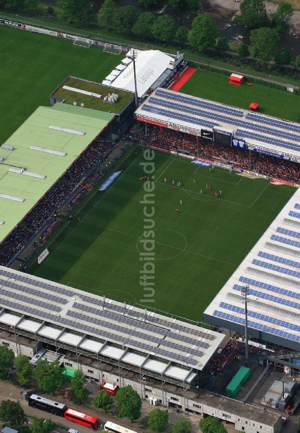 Luftaufnahme Freiburg im Breisgau - Sportstätten-Gelände der Arena des Schwarzwald-Stadion in Freiburg im Breisgau im Bundesland Baden-Württemberg