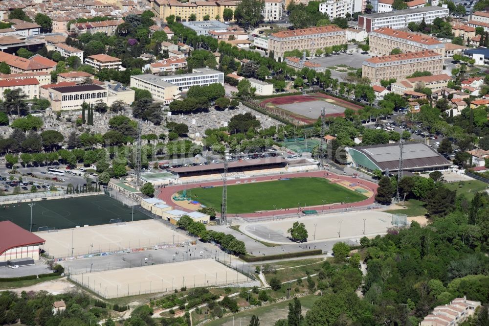 Aix-en-Provence von oben - Sportstätten-Gelände der Arena des Stadion in Aix-en-Provence in Provence-Alpes-Cote d'Azur, Frankreich