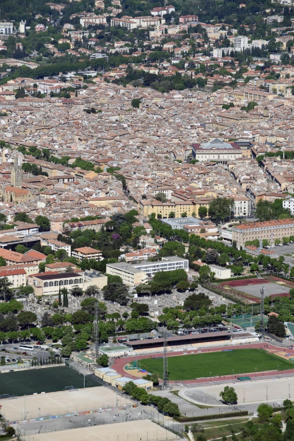 Luftbild Aix-en-Provence - Sportstätten-Gelände der Arena des Stadion in Aix-en-Provence in Provence-Alpes-Cote d'Azur, Frankreich