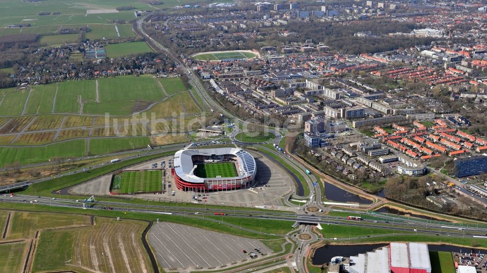 Luftbild Alkmaar - Sportstätten-Gelände der Arena des Stadion in Alkmaar in Noord-Holland, Niederlande