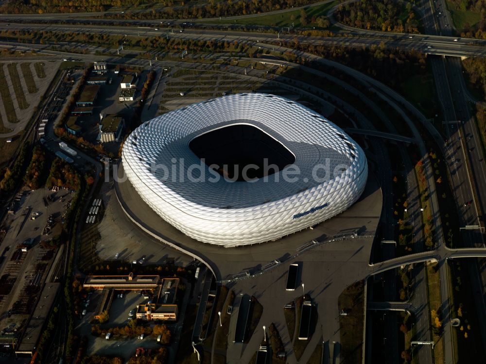 Luftaufnahme München - Sportstätten-Gelände der Arena des Stadion Allianz Arena in München im Bundesland Bayern, Deutschland