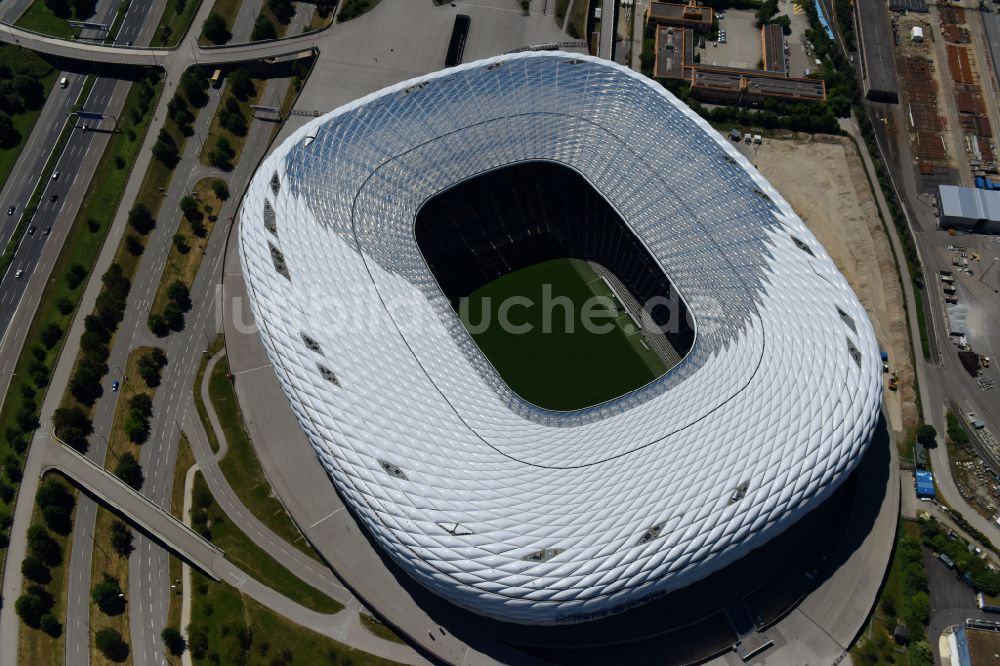 München aus der Vogelperspektive: Sportstätten-Gelände der Arena des Stadion Allianz Arena in München im Bundesland Bayern, Deutschland