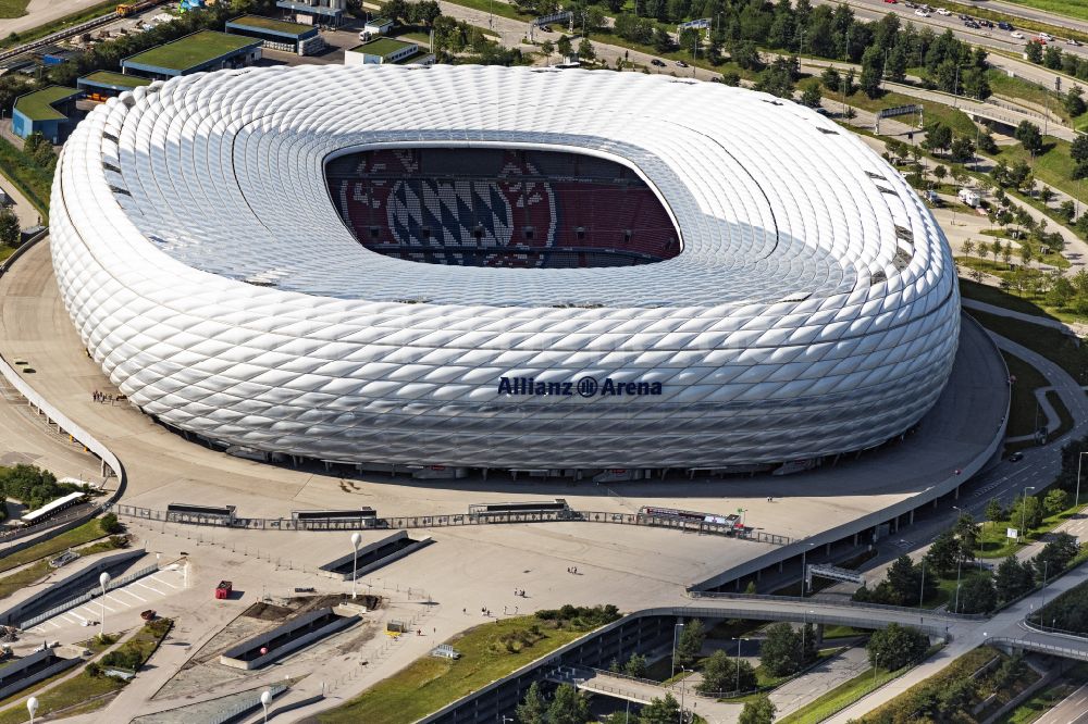 München aus der Vogelperspektive: Sportstätten-Gelände der Arena des Stadion Allianz Arena in München im Bundesland Bayern, Deutschland