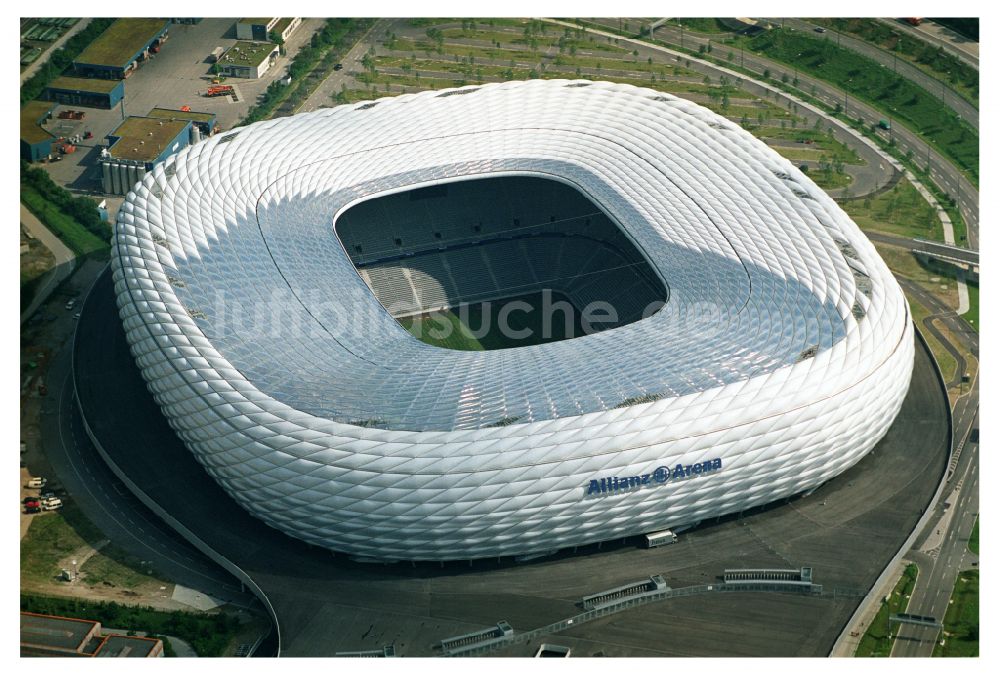 Luftaufnahme München - Sportstätten-Gelände der Arena des Stadion Allianz Arena in München im Bundesland Bayern, Deutschland