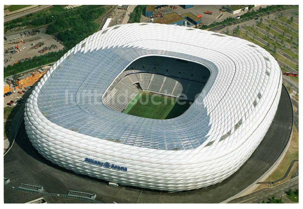 Luftaufnahme München - Sportstätten-Gelände der Arena des Stadion Allianz Arena in München im Bundesland Bayern, Deutschland