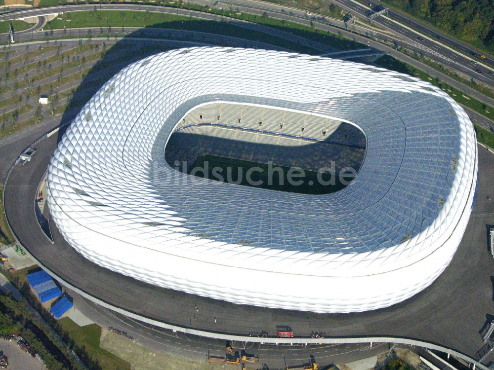 Luftaufnahme München - Sportstätten-Gelände der Arena des Stadion Allianz Arena in München im Bundesland Bayern, Deutschland