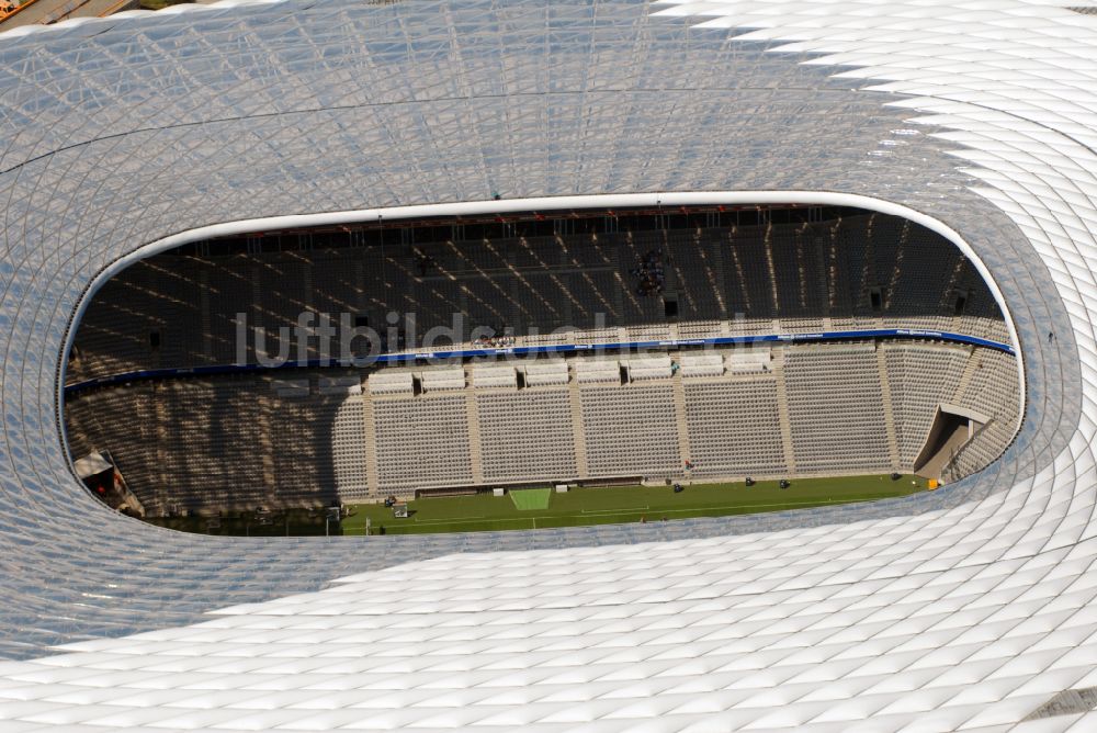 München aus der Vogelperspektive: Sportstätten-Gelände der Arena des Stadion Allianz Arena in München im Bundesland Bayern, Deutschland