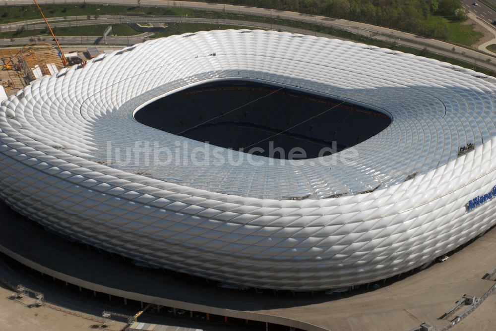 Luftaufnahme München - Sportstätten-Gelände der Arena des Stadion Allianz Arena in München im Bundesland Bayern, Deutschland