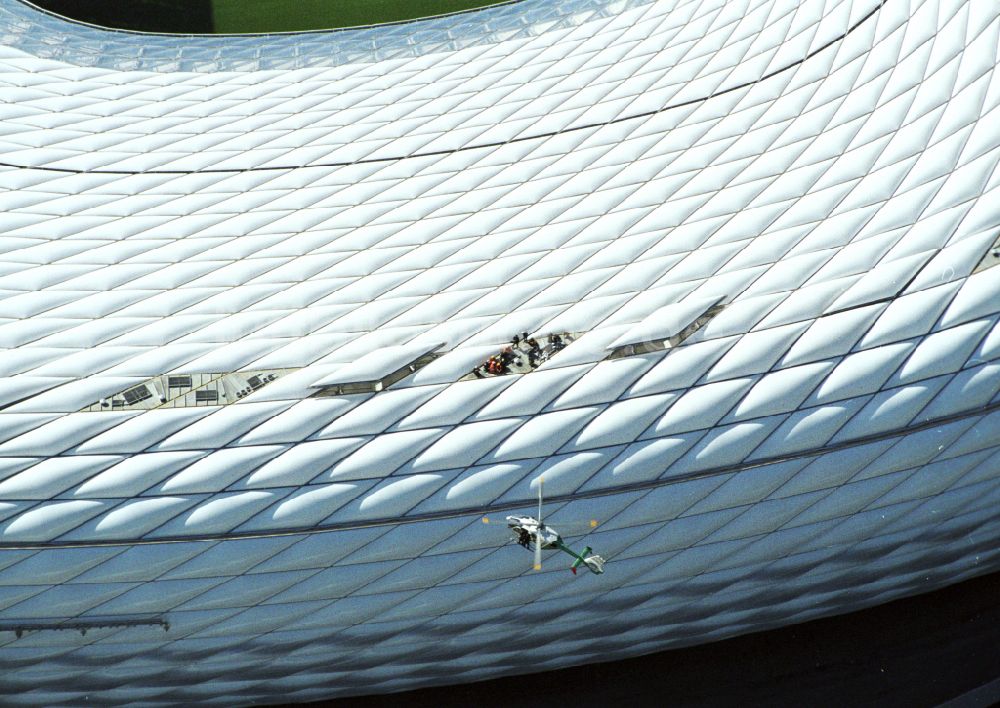 München von oben - Sportstätten-Gelände der Arena des Stadion Allianz Arena in München im Bundesland Bayern, Deutschland