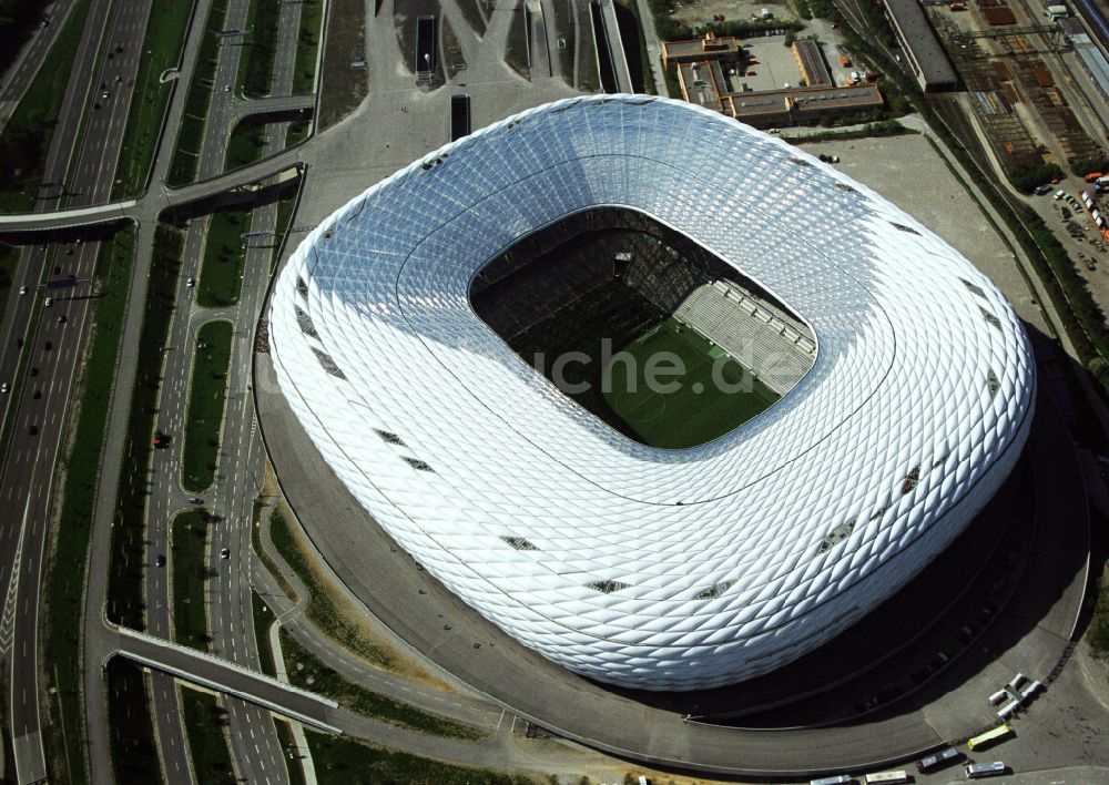 München aus der Vogelperspektive: Sportstätten-Gelände der Arena des Stadion Allianz Arena in München im Bundesland Bayern, Deutschland