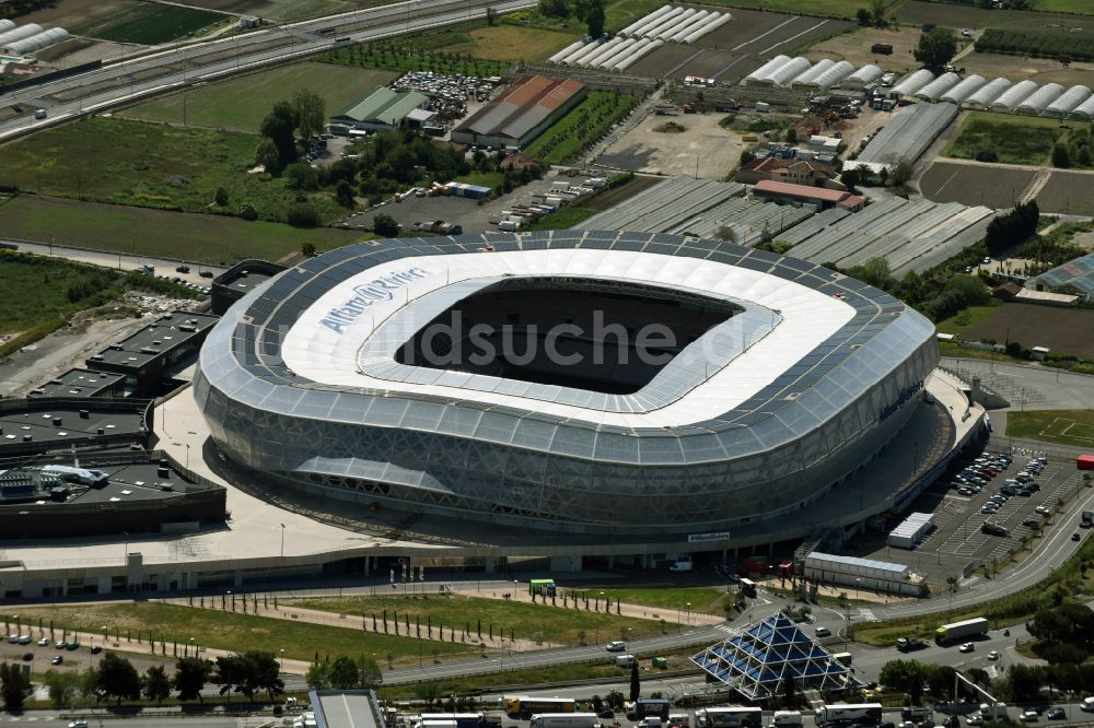 Nizza von oben - Sportstätten-Gelände der Arena des Stadion Allianz Riviera in Nizza in Provence-Alpes-Cote d'Azur, Frankreich