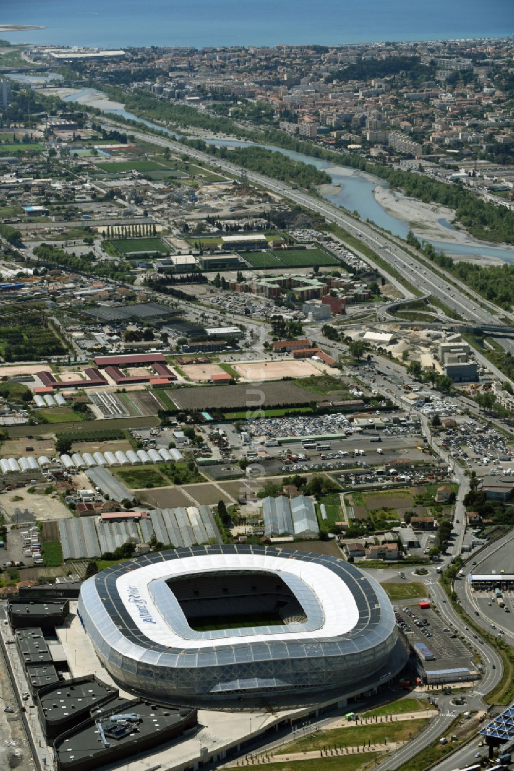 Nizza aus der Vogelperspektive: Sportstätten-Gelände der Arena des Stadion Allianz Riviera in Nizza in Provence-Alpes-Cote d'Azur, Frankreich