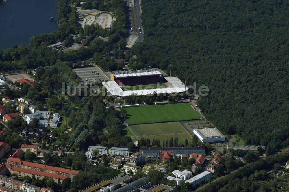 Luftbild Berlin - Sportstätten-Gelände der Arena des Stadion An der Alten Försterei An der Wuhlheide in Berlin