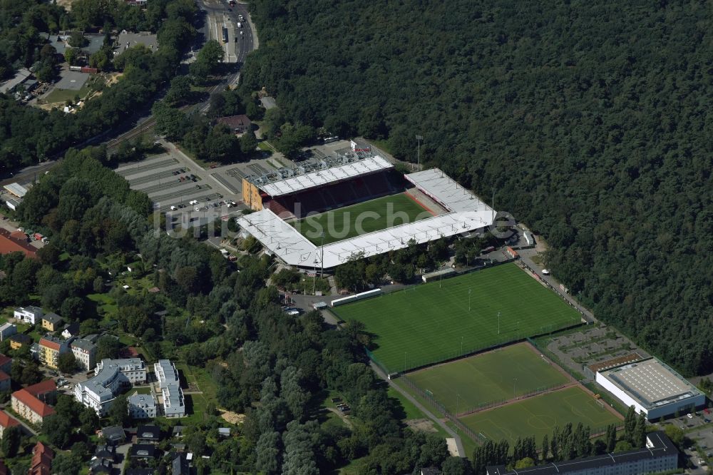 Luftaufnahme Berlin - Sportstätten-Gelände der Arena des Stadion An der Alten Försterei An der Wuhlheide in Berlin