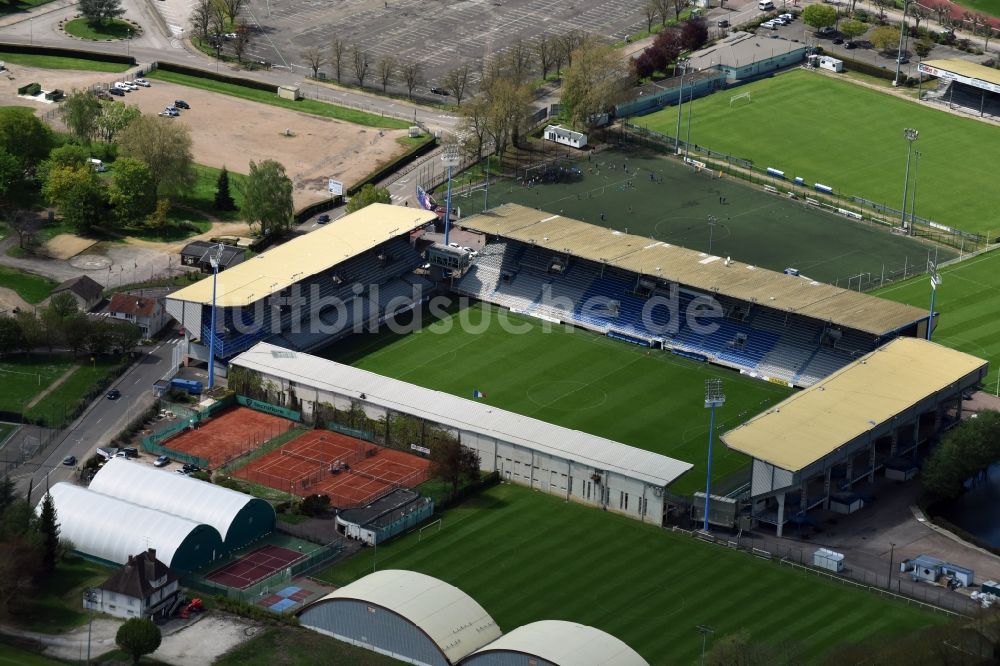 Auxerre von oben - Sportstätten-Gelände der Arena des Stadion in Auxerre in Bourgogne Franche-Comté, Frankreich