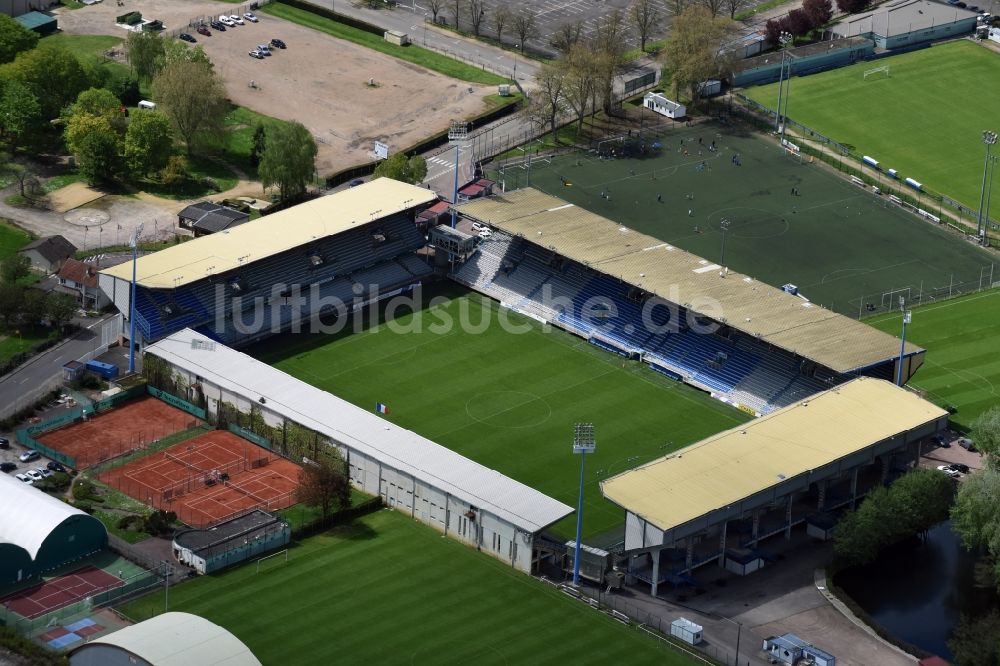 Auxerre aus der Vogelperspektive: Sportstätten-Gelände der Arena des Stadion in Auxerre in Bourgogne Franche-Comté, Frankreich