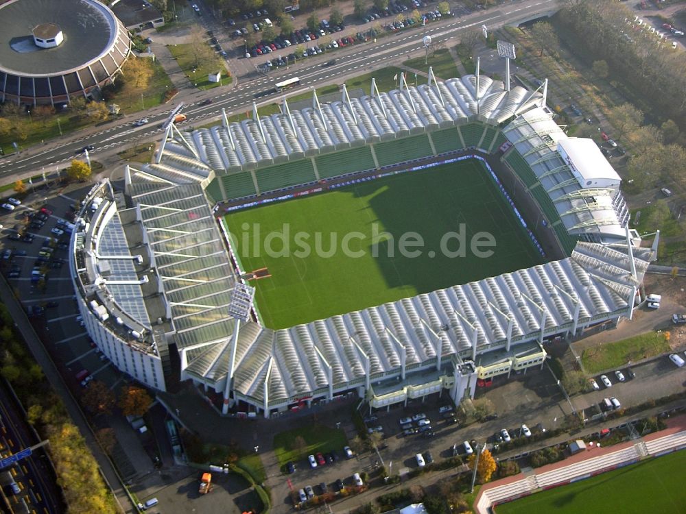 Leverkusen aus der Vogelperspektive: Sportstätten-Gelände der Arena des Stadion BayArena des Fussballvereins Bayer 04 Leverkusen im Ortsteil Wiesdorf in Leverkusen im Bundesland Nordrhein-Westfalen, Deutschland