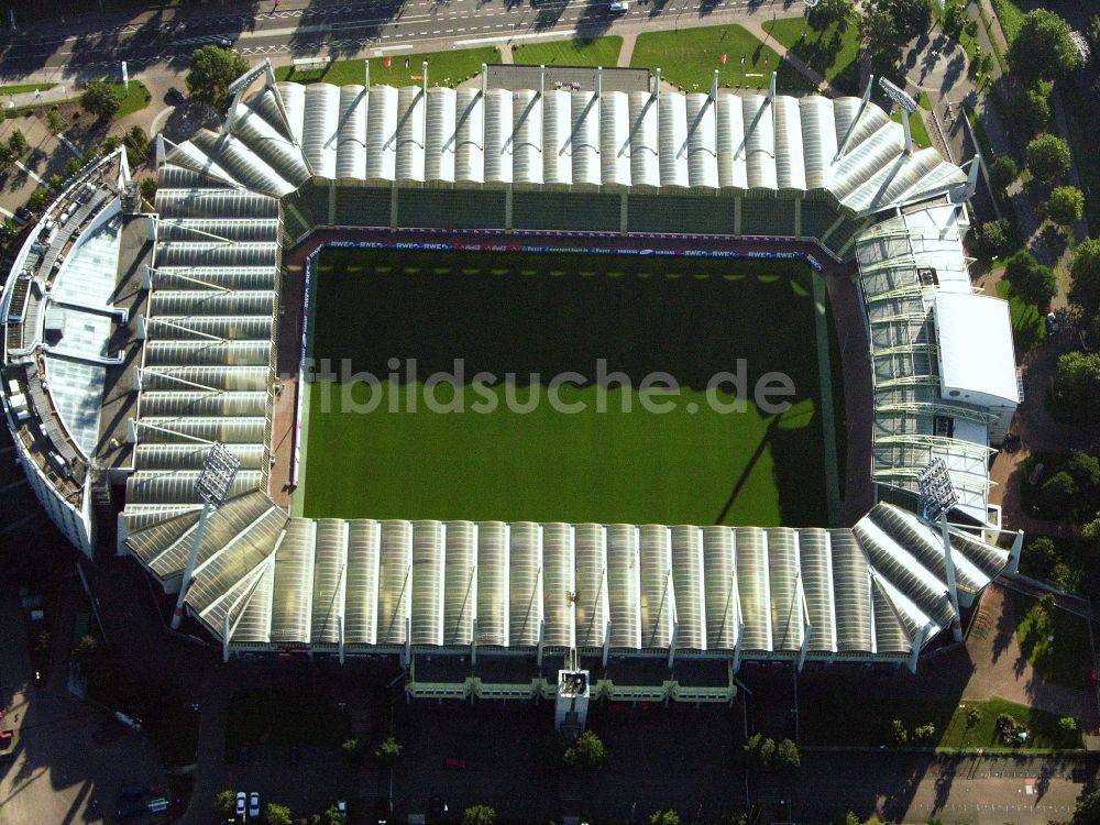 Luftbild Leverkusen - Sportstätten-Gelände der Arena des Stadion BayArena des Fussballvereins Bayer 04 Leverkusen im Ortsteil Wiesdorf in Leverkusen im Bundesland Nordrhein-Westfalen, Deutschland