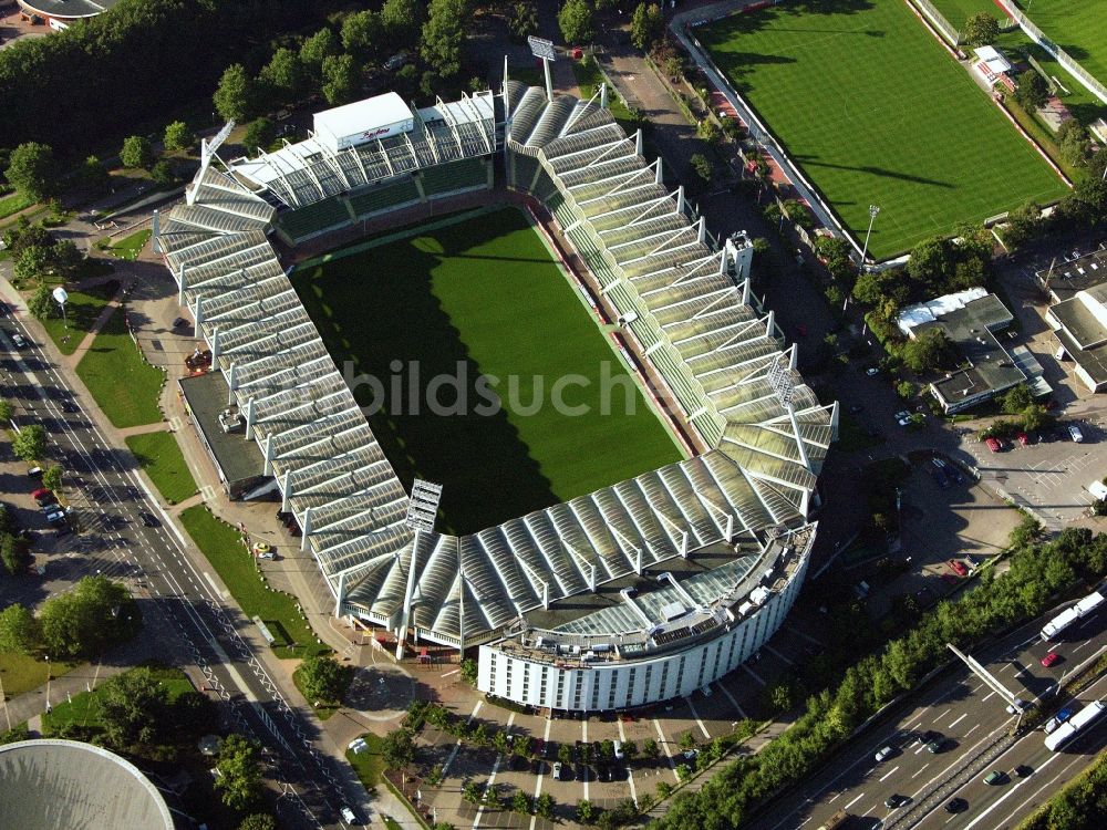 Luftbild Leverkusen - Sportstätten-Gelände der Arena des Stadion BayArena des Fussballvereins Bayer 04 Leverkusen im Ortsteil Wiesdorf in Leverkusen im Bundesland Nordrhein-Westfalen, Deutschland