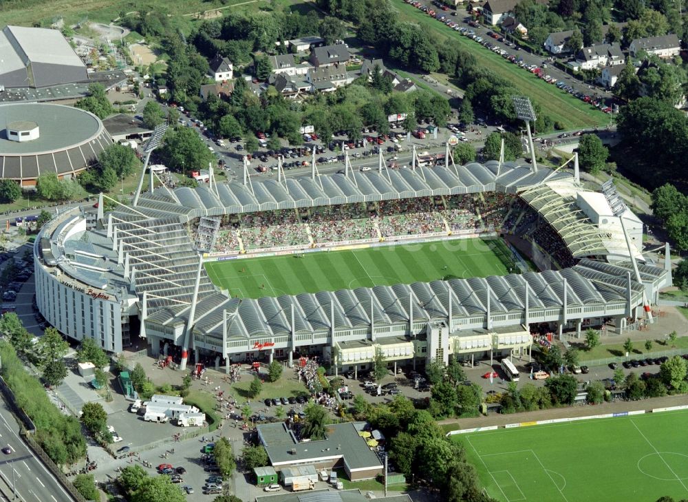 Leverkusen aus der Vogelperspektive: Sportstätten-Gelände der Arena des Stadion BayArena des Fussballvereins Bayer 04 Leverkusen im Ortsteil Wiesdorf in Leverkusen im Bundesland Nordrhein-Westfalen, Deutschland