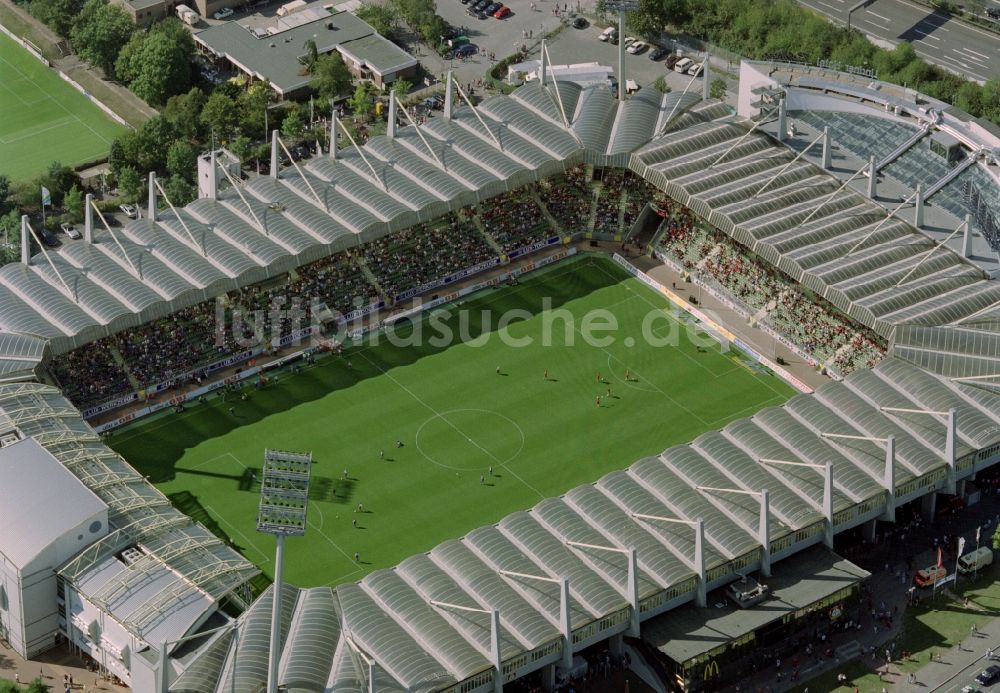 Luftbild Leverkusen - Sportstätten-Gelände der Arena des Stadion BayArena des Fussballvereins Bayer 04 Leverkusen im Ortsteil Wiesdorf in Leverkusen im Bundesland Nordrhein-Westfalen, Deutschland