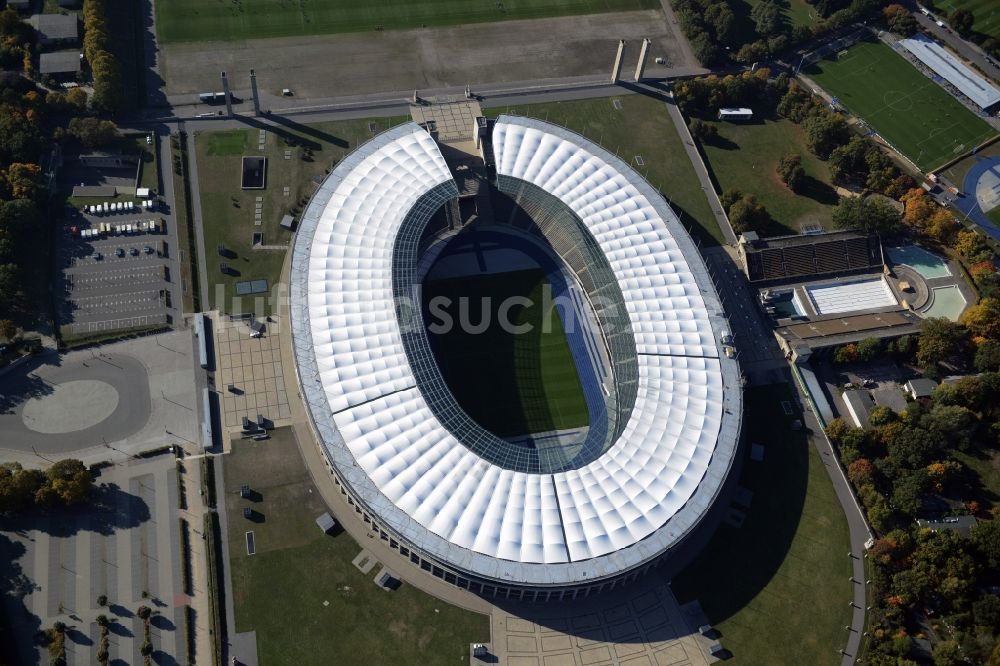 Berlin von oben - Sportstätten-Gelände der Arena des Stadion in Berlin