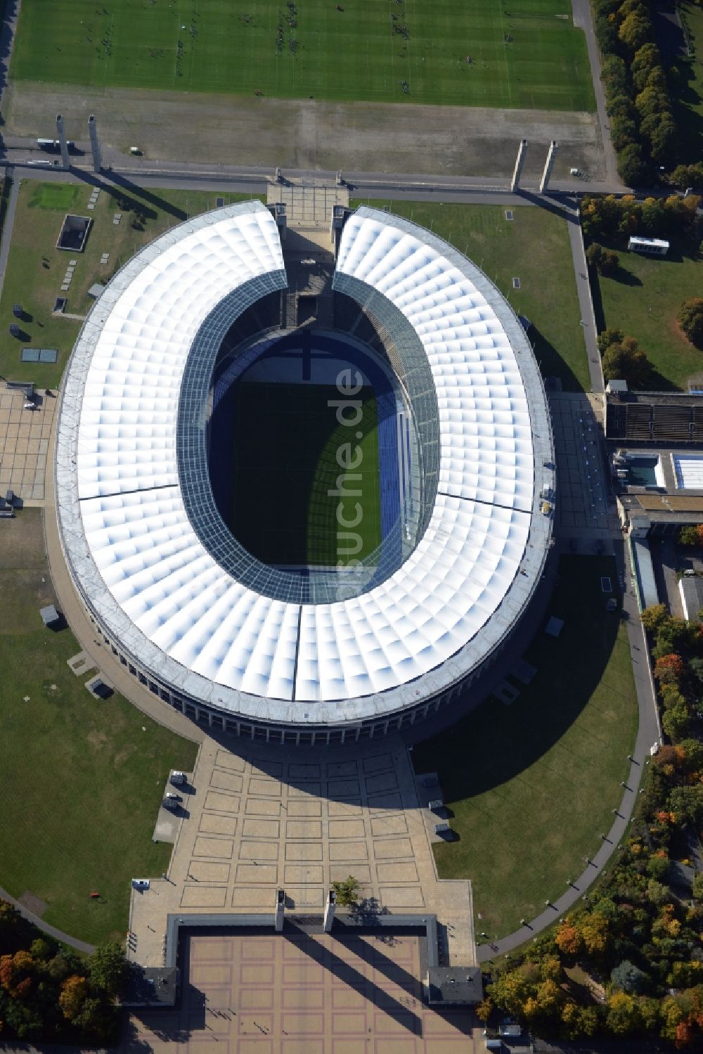 Berlin aus der Vogelperspektive: Sportstätten-Gelände der Arena des Stadion in Berlin