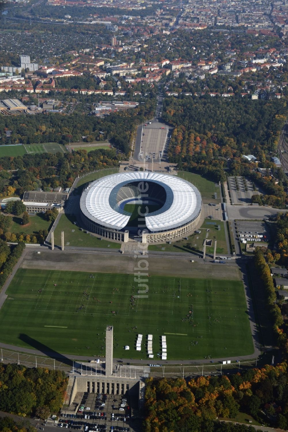 Berlin von oben - Sportstätten-Gelände der Arena des Stadion in Berlin