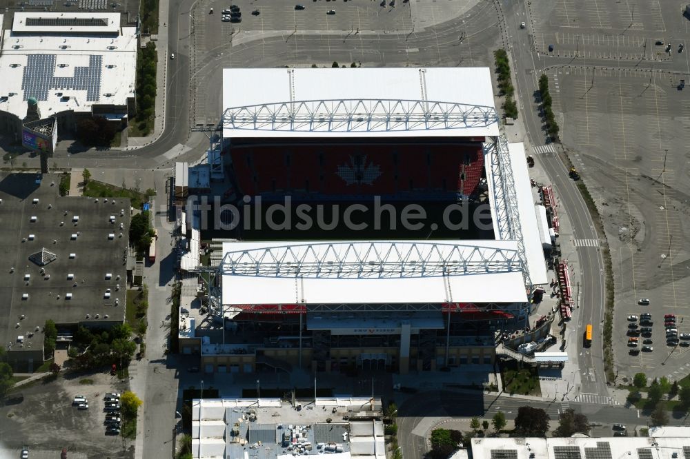 Toronto von oben - Sportstätten-Gelände der Arena des Stadion BMO Field am Princes' Blvd im Ortsteil Old Toronto in Toronto in Ontario, Kanada