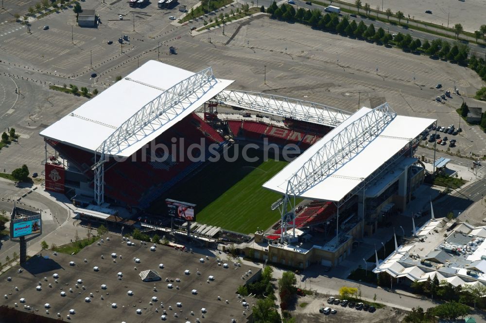 Luftaufnahme Toronto - Sportstätten-Gelände der Arena des Stadion BMO Field am Princes' Blvd im Ortsteil Old Toronto in Toronto in Ontario, Kanada