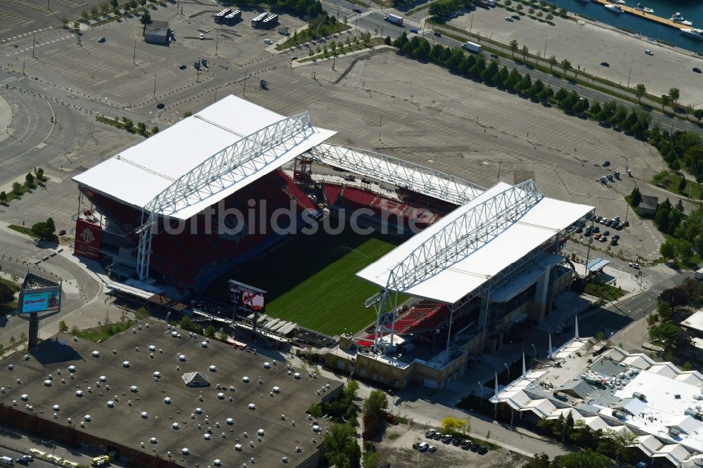 Toronto von oben - Sportstätten-Gelände der Arena des Stadion BMO Field am Princes' Blvd im Ortsteil Old Toronto in Toronto in Ontario, Kanada