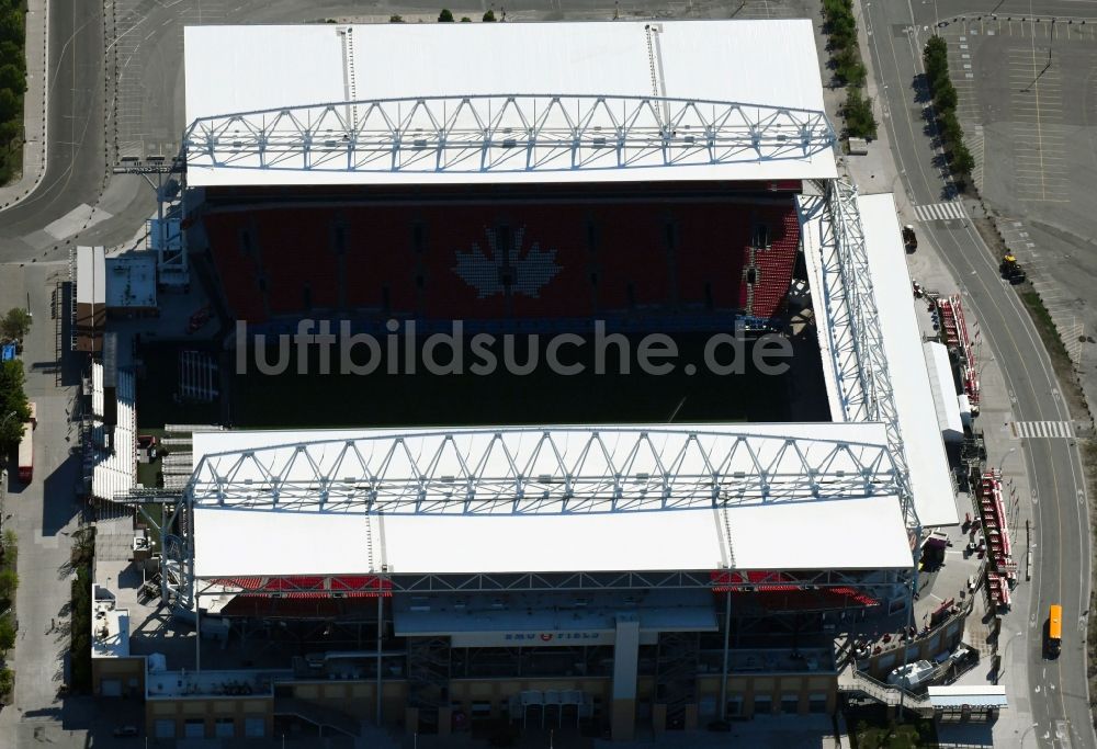 Toronto aus der Vogelperspektive: Sportstätten-Gelände der Arena des Stadion BMO Field am Princes' Blvd im Ortsteil Old Toronto in Toronto in Ontario, Kanada