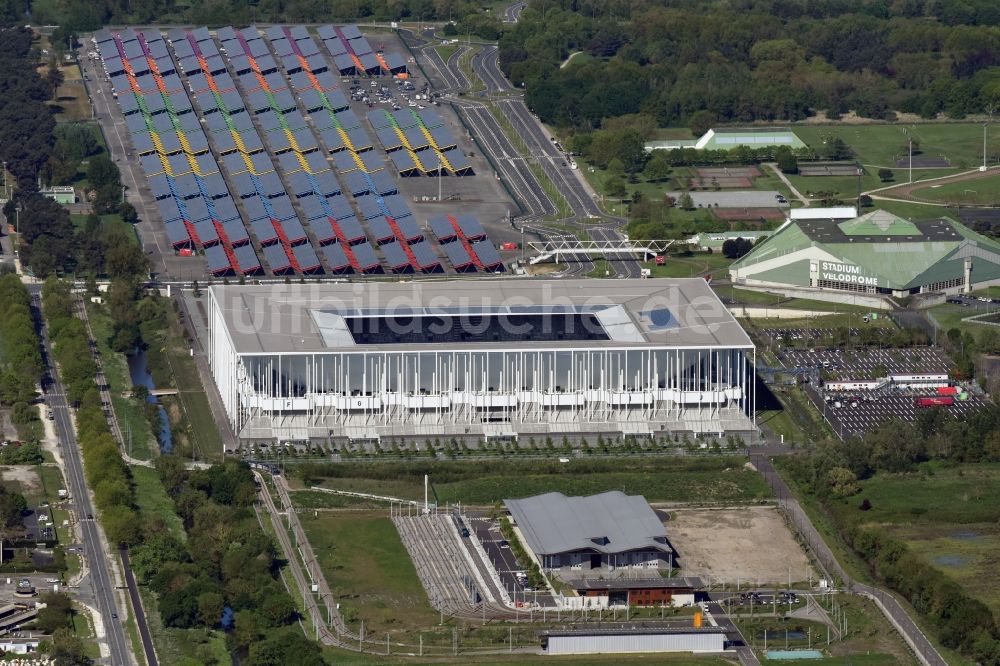 Bordeaux von oben - Sportstätten-Gelände der Arena des Stadion in Bordeaux in Aquitaine Limousin Poitou-Charentes, Frankreich