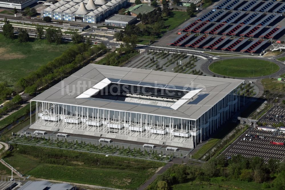 Bordeaux von oben - Sportstätten-Gelände der Arena des Stadion in Bordeaux in Aquitaine Limousin Poitou-Charentes, Frankreich