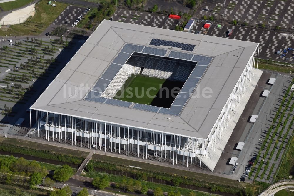 Bordeaux aus der Vogelperspektive: Sportstätten-Gelände der Arena des Stadion in Bordeaux in Aquitaine Limousin Poitou-Charentes, Frankreich