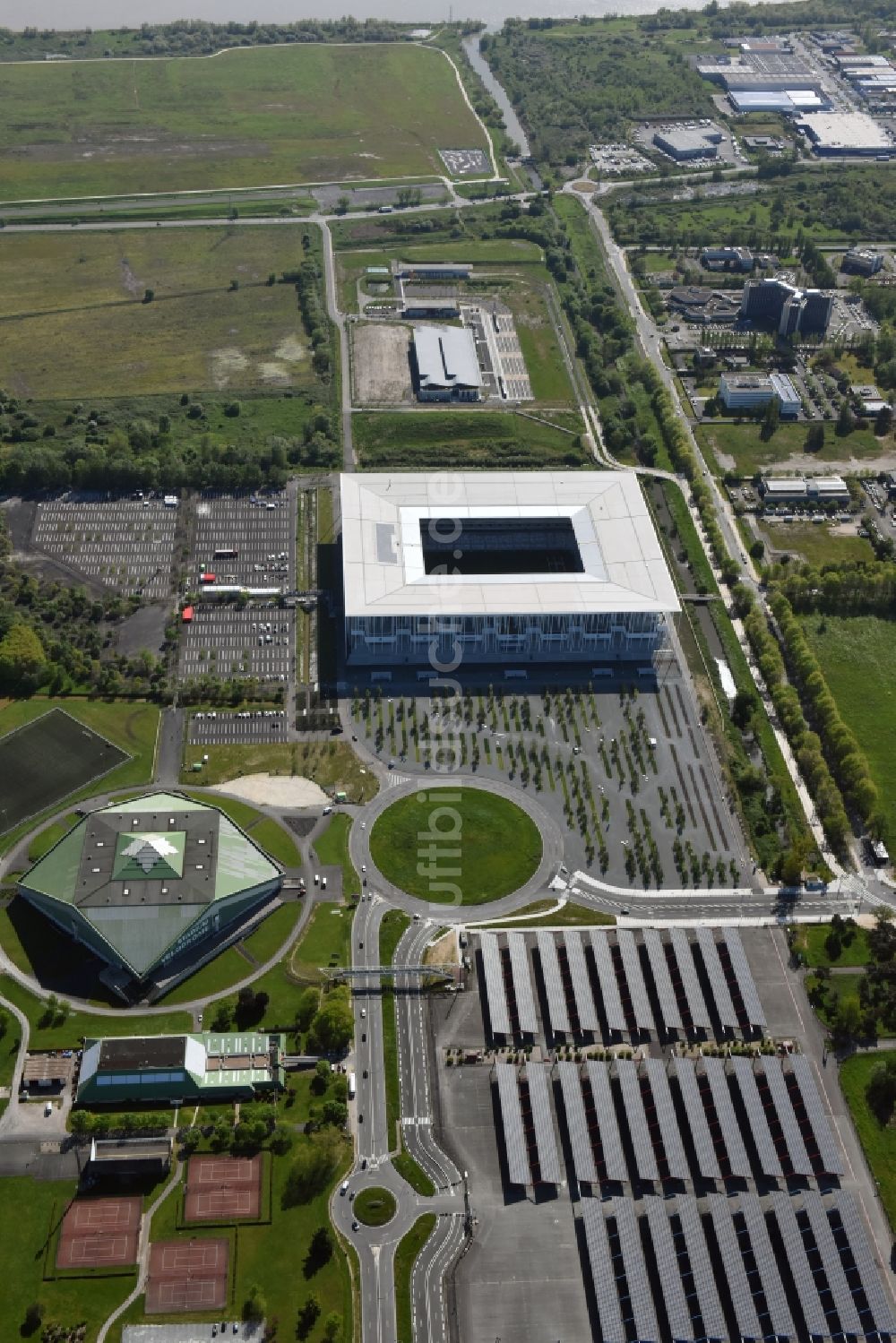 Bordeaux von oben - Sportstätten-Gelände der Arena des Stadion in Bordeaux in Aquitaine Limousin Poitou-Charentes, Frankreich