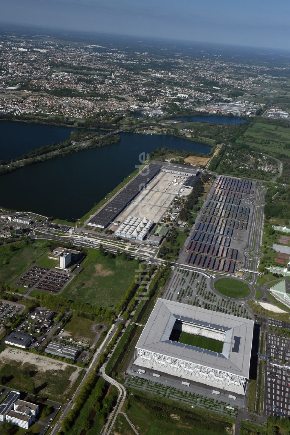 Bordeaux von oben - Sportstätten-Gelände der Arena des Stadion in Bordeaux in Aquitaine Limousin Poitou-Charentes, Frankreich