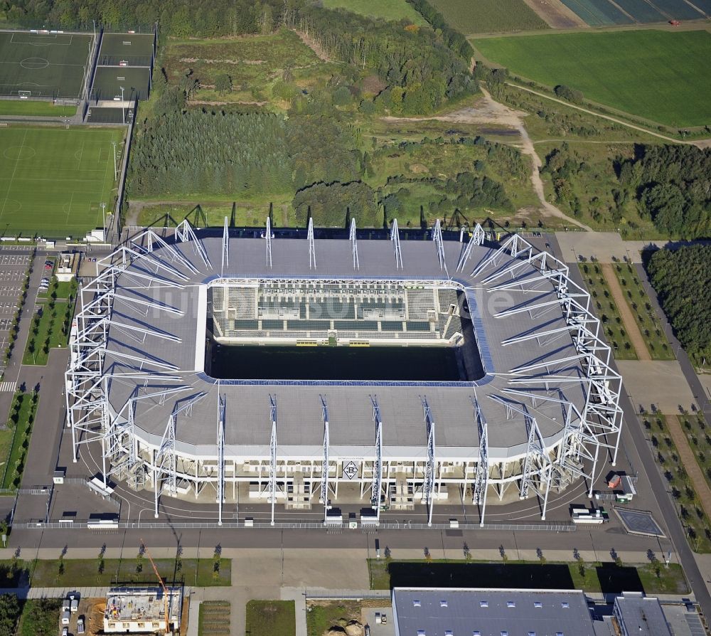 Luftaufnahme Mönchengladbach - Sportstätten-Gelände der Arena des Stadion BORUSSIA-PARK an der Hennes-Weisweiler-Allee in Mönchengladbach im Bundesland Nordrhein-Westfalen, Deutschland