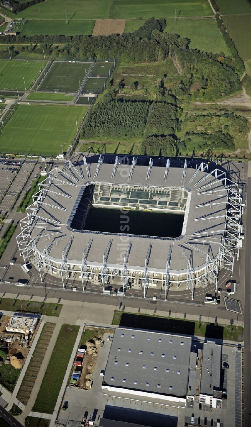 Luftaufnahme Mönchengladbach - Sportstätten-Gelände der Arena des Stadion BORUSSIA-PARK in Mönchengladbach im Bundesland Nordrhein-Westfalen, Deutschland