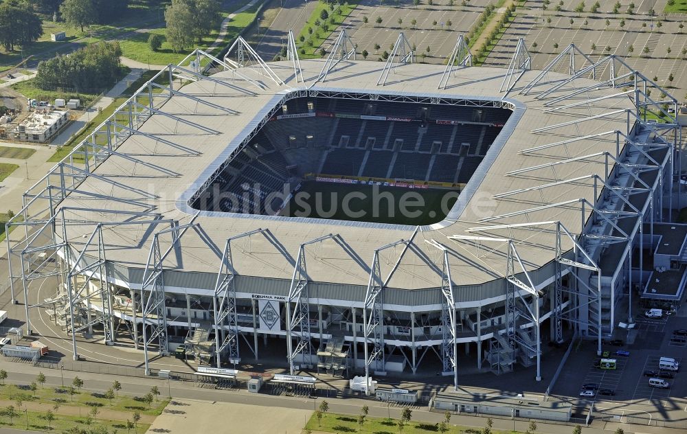 Luftaufnahme Mönchengladbach - Sportstätten-Gelände der Arena des Stadion BORUSSIA-PARK in Mönchengladbach im Bundesland Nordrhein-Westfalen, Deutschland