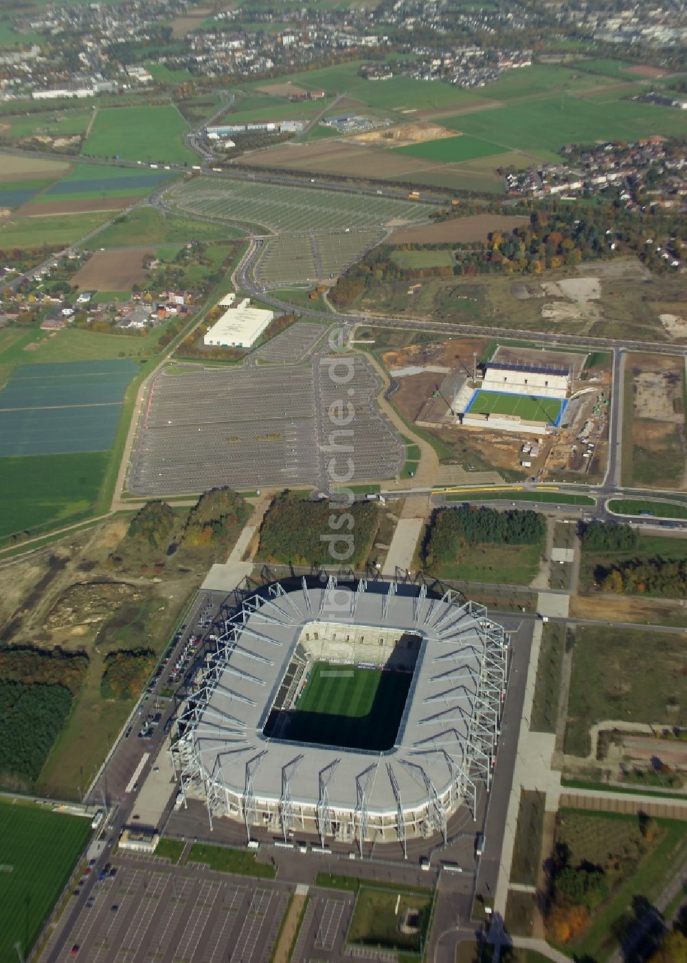 Luftaufnahme Mönchengladbach - Sportstätten-Gelände der Arena des Stadion BORUSSIA-PARK in Mönchengladbach im Bundesland Nordrhein-Westfalen, Deutschland