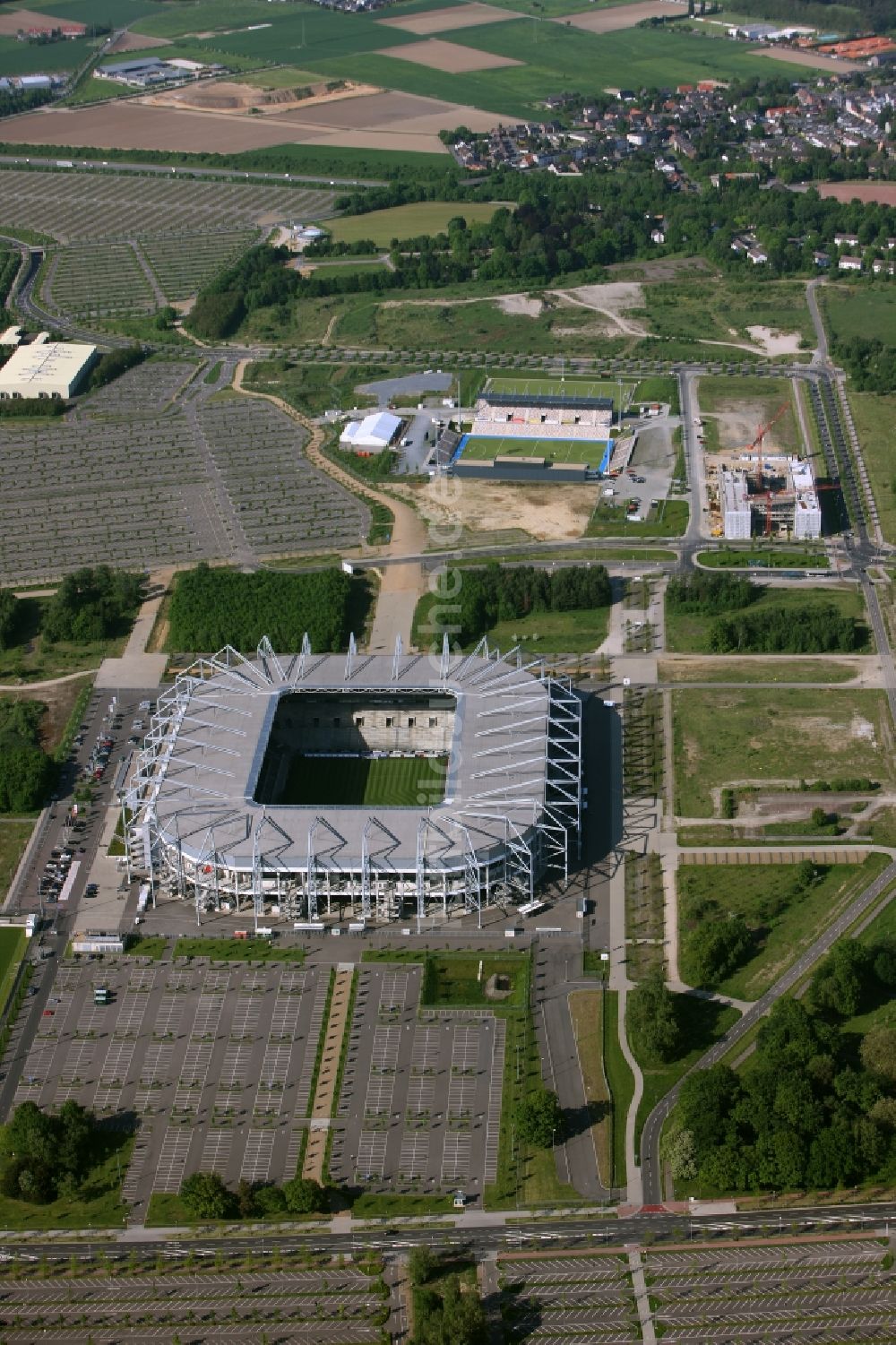 Mönchengladbach aus der Vogelperspektive: Sportstätten-Gelände der Arena des Stadion BORUSSIA-PARK in Mönchengladbach im Bundesland Nordrhein-Westfalen, Deutschland