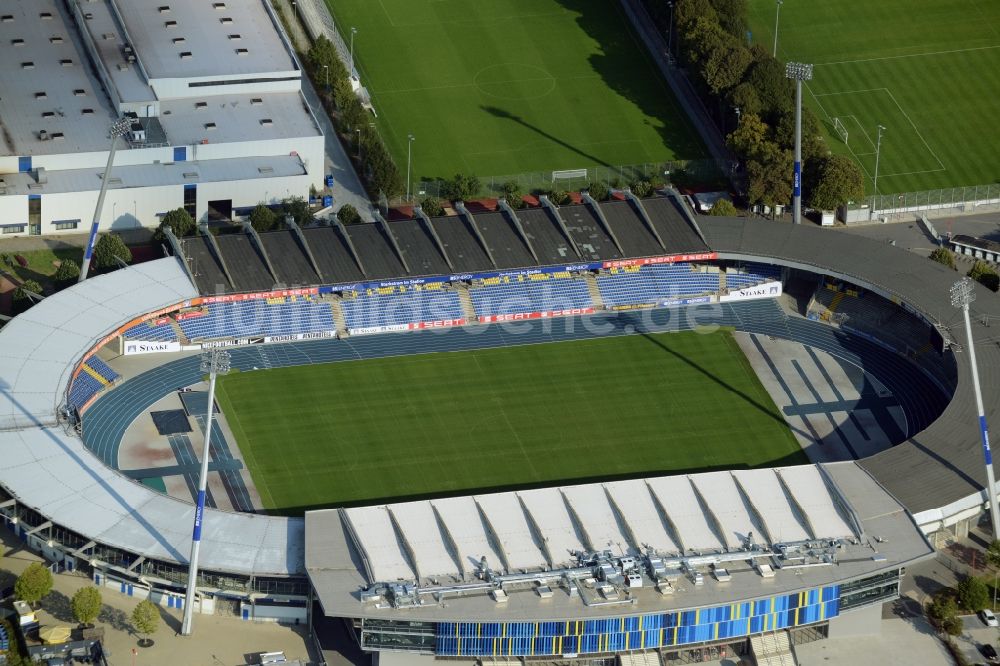 Braunschweig von oben - Sportstätten-Gelände der Arena des Stadion in Braunschweig im Bundesland Niedersachsen