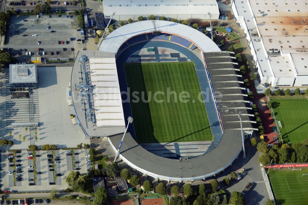 Braunschweig aus der Vogelperspektive: Sportstätten-Gelände der Arena des Stadion in Braunschweig im Bundesland Niedersachsen